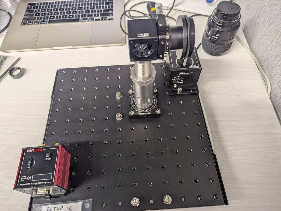 Beamsplitter post secured with cap screws
