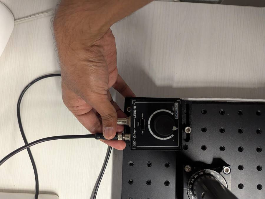 Connecting the LED cable to the driver