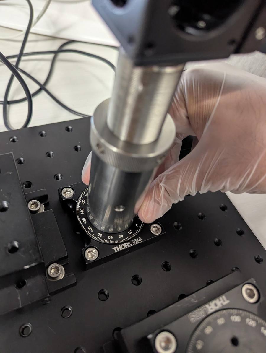 Tightening the base rotation stage